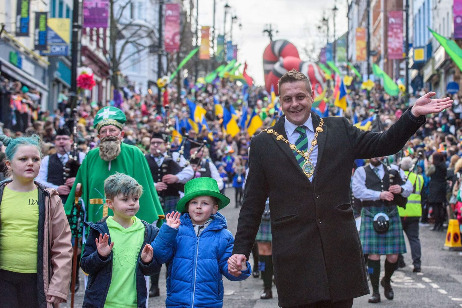 Thousands Enjoy Return Of Derrys St Patricks Day Parade Derry Daily